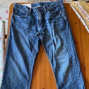 Banana Republic Men’s 32 x 32 straight fit traveler jean. Worn three times.